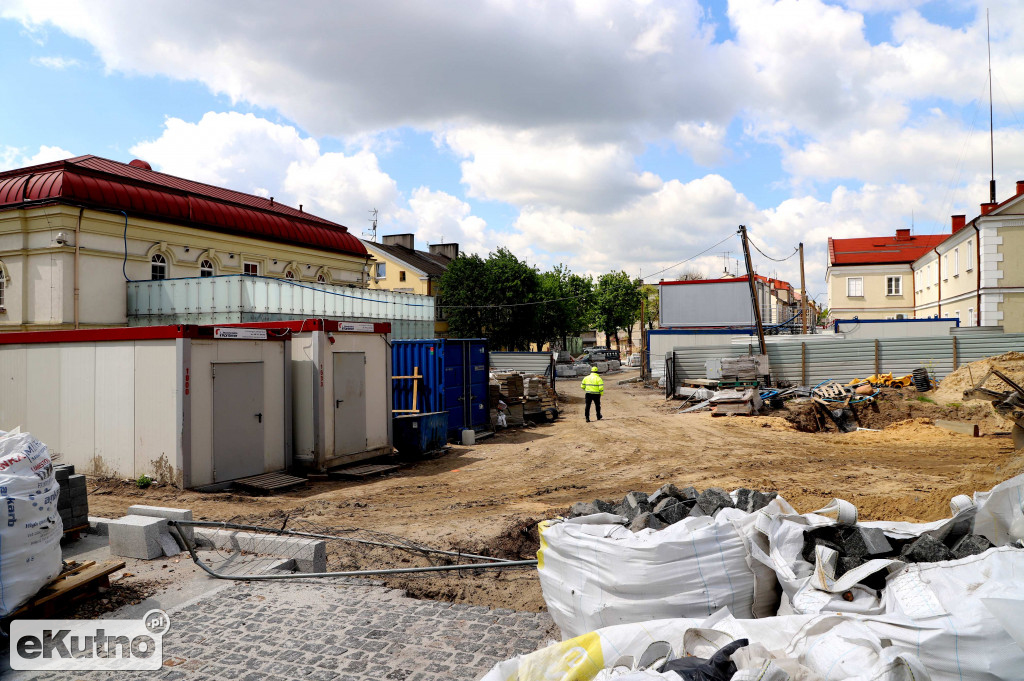 Rynek Zduński cały w betonie