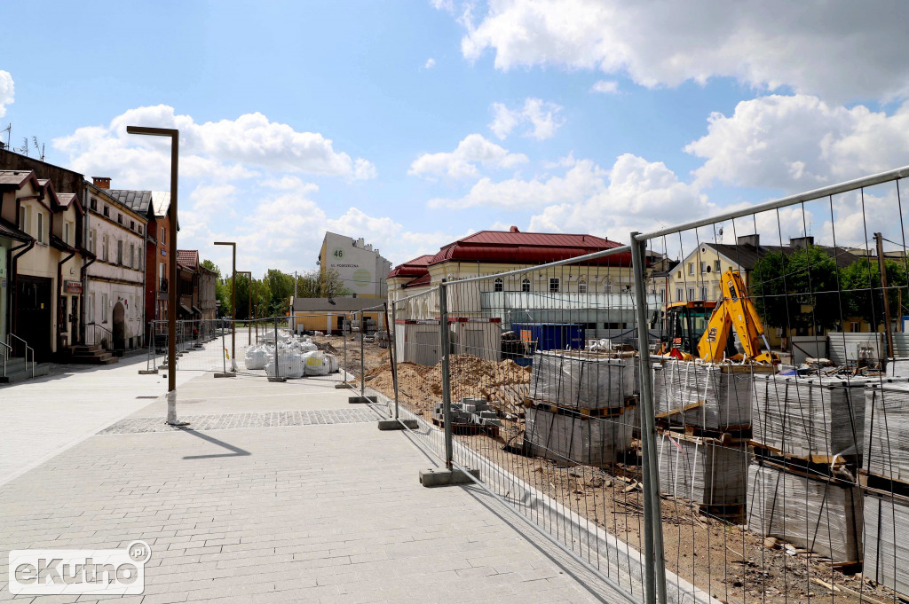 Rynek Zduński cały w betonie