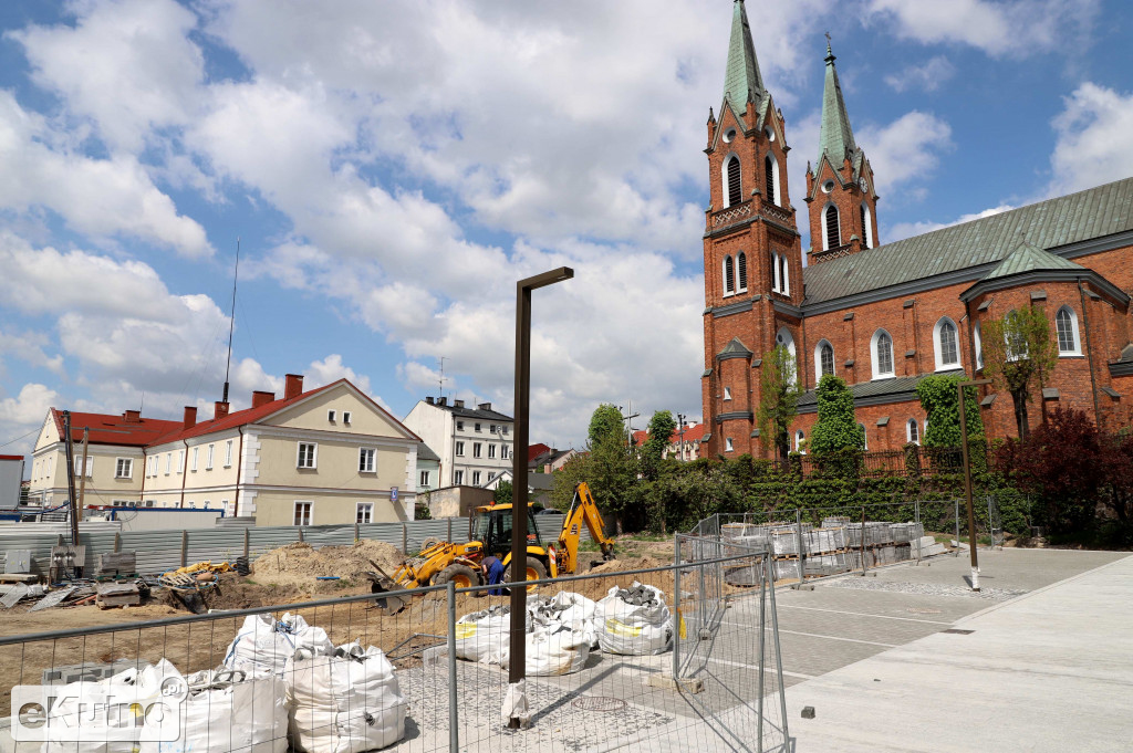 Rynek Zduński cały w betonie