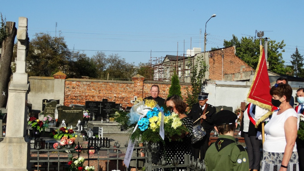 Przy grobie A. Troczewskiego