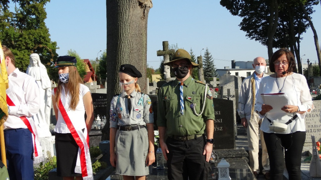 Przy grobie A. Troczewskiego