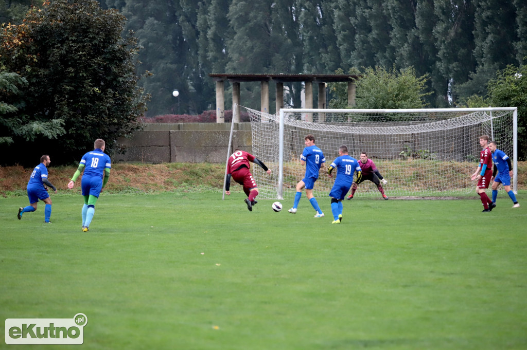 SL Salos Róża Kutno - LKS Dąbrówka 5 : 3