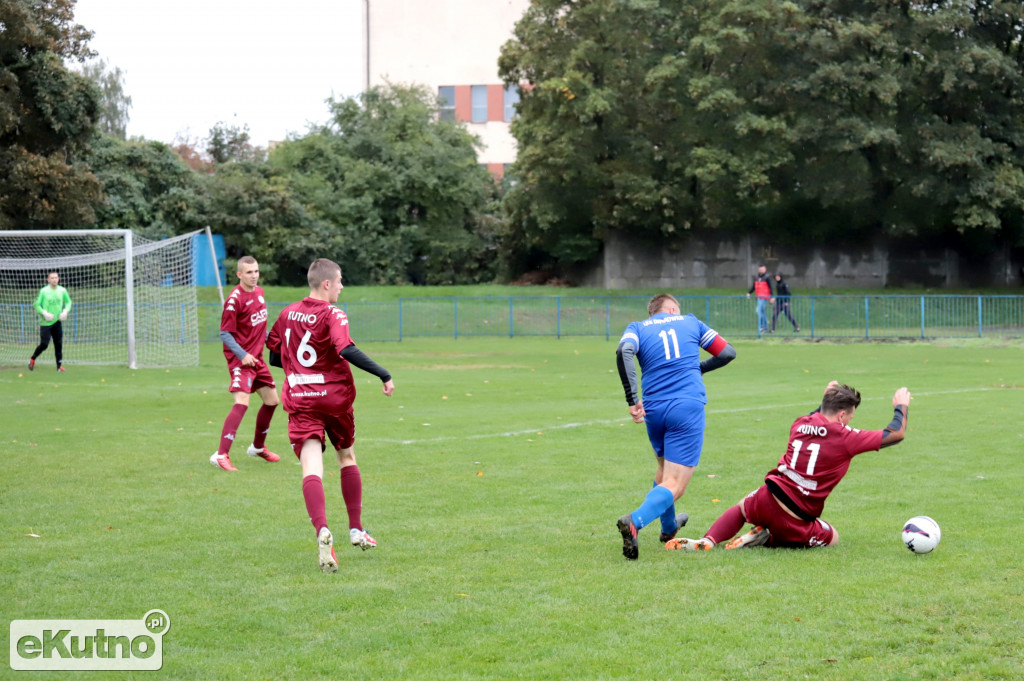 SL Salos Róża Kutno - LKS Dąbrówka 5 : 3