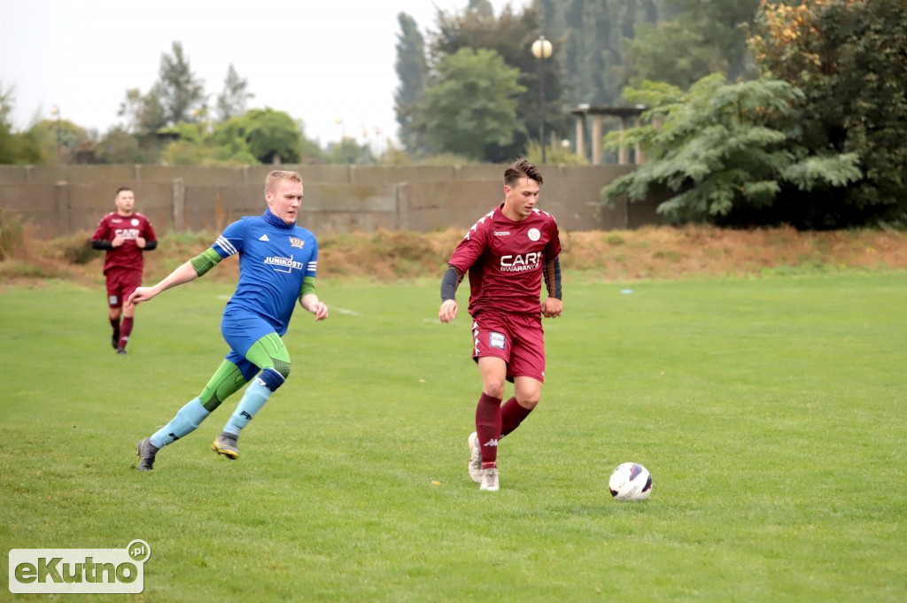 SL Salos Róża Kutno - LKS Dąbrówka 5 : 3
