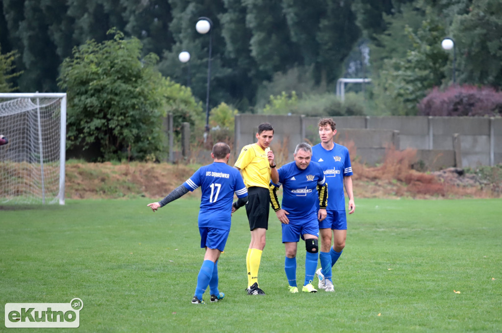 SL Salos Róża Kutno - LKS Dąbrówka 5 : 3