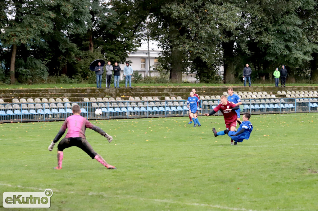 SL Salos Róża Kutno - LKS Dąbrówka 5 : 3