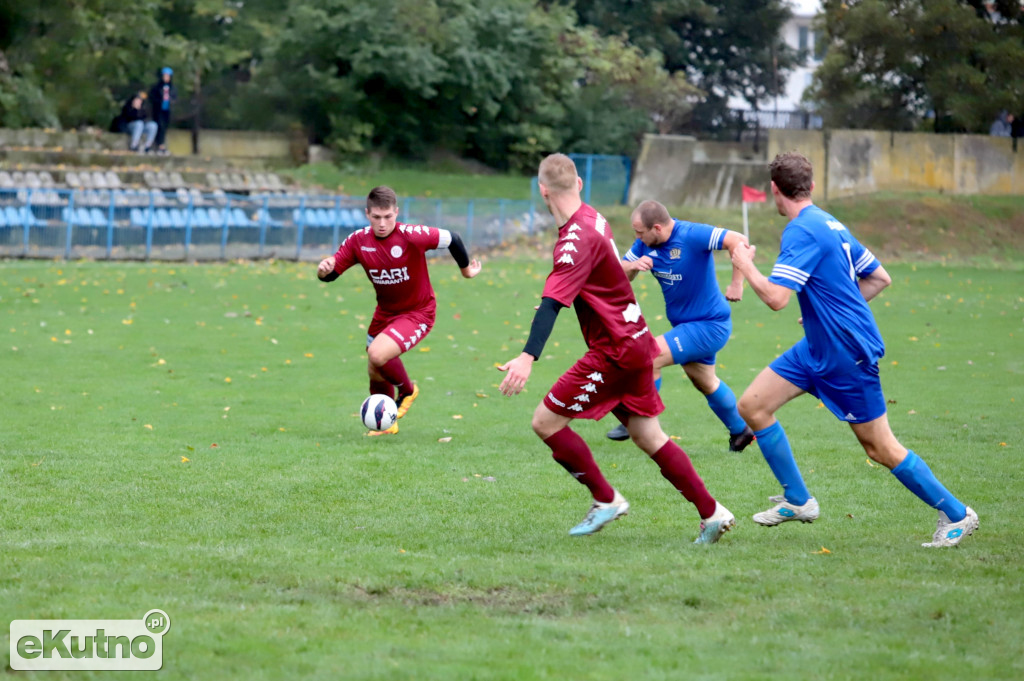 SL Salos Róża Kutno - LKS Dąbrówka 5 : 3