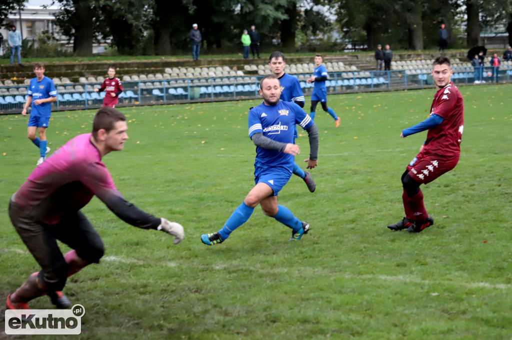 SL Salos Róża Kutno - LKS Dąbrówka 5 : 3