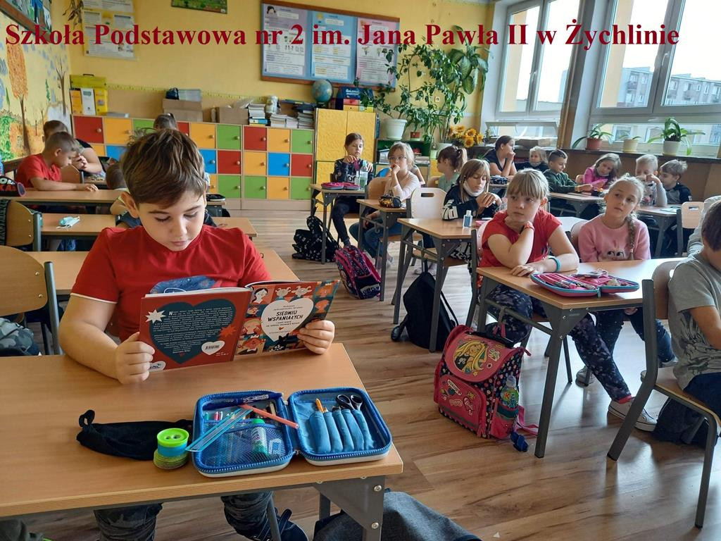 Czytamy przy fontannie