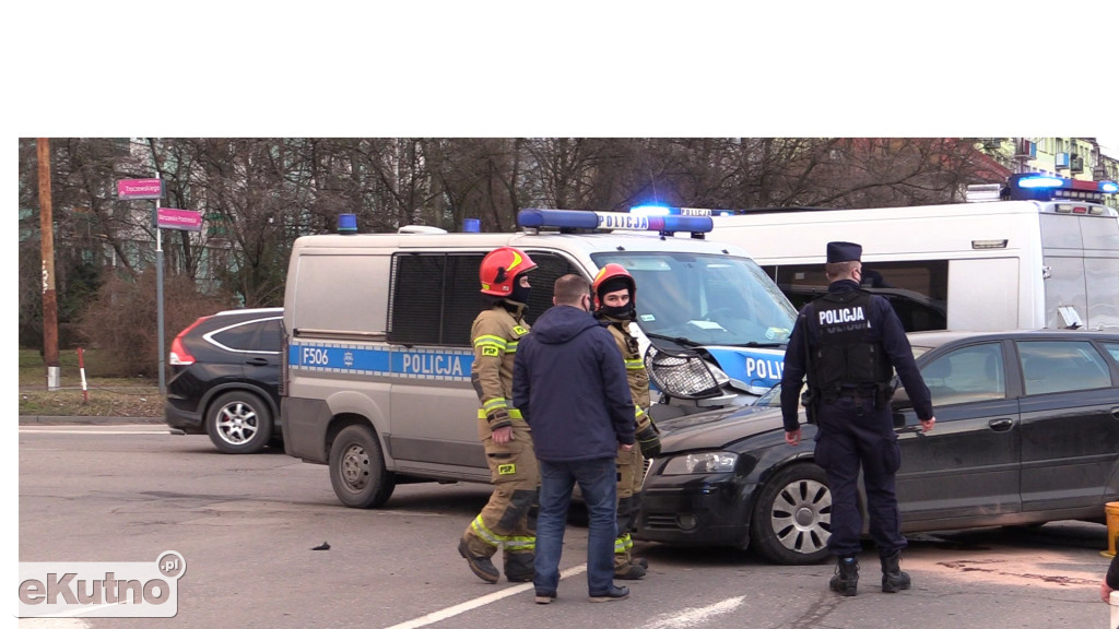 Kraksa z radiowozem