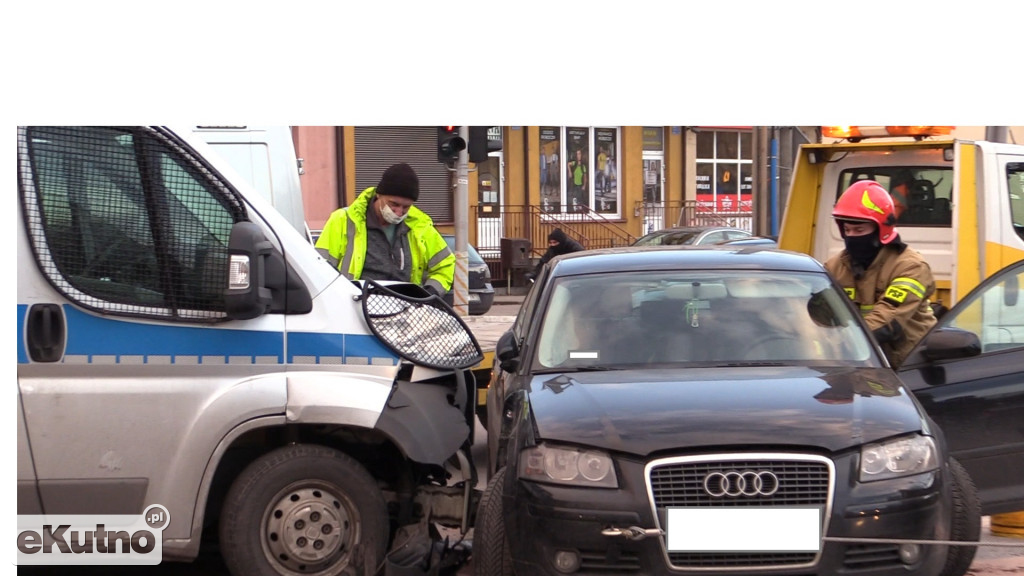 Kraksa z radiowozem