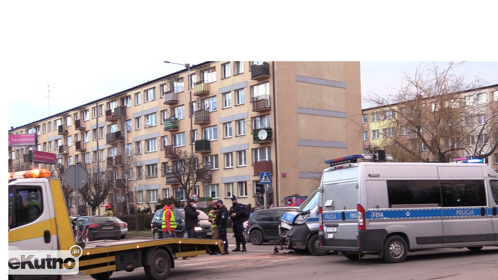 Kraksa z radiowozem
