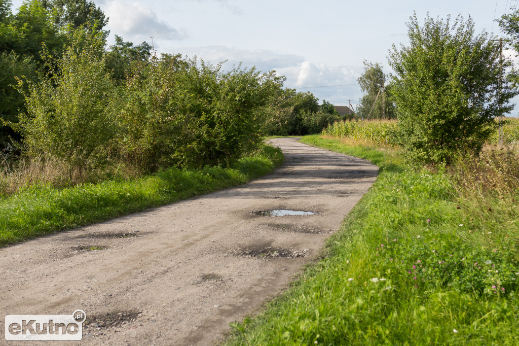 Droga gminna w Sierakowie