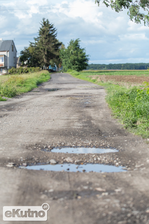 Droga gminna w Sierakowie
