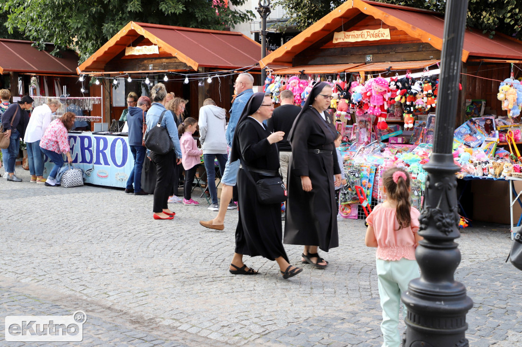 Piątkowe popołudnie Święta Róży 2021