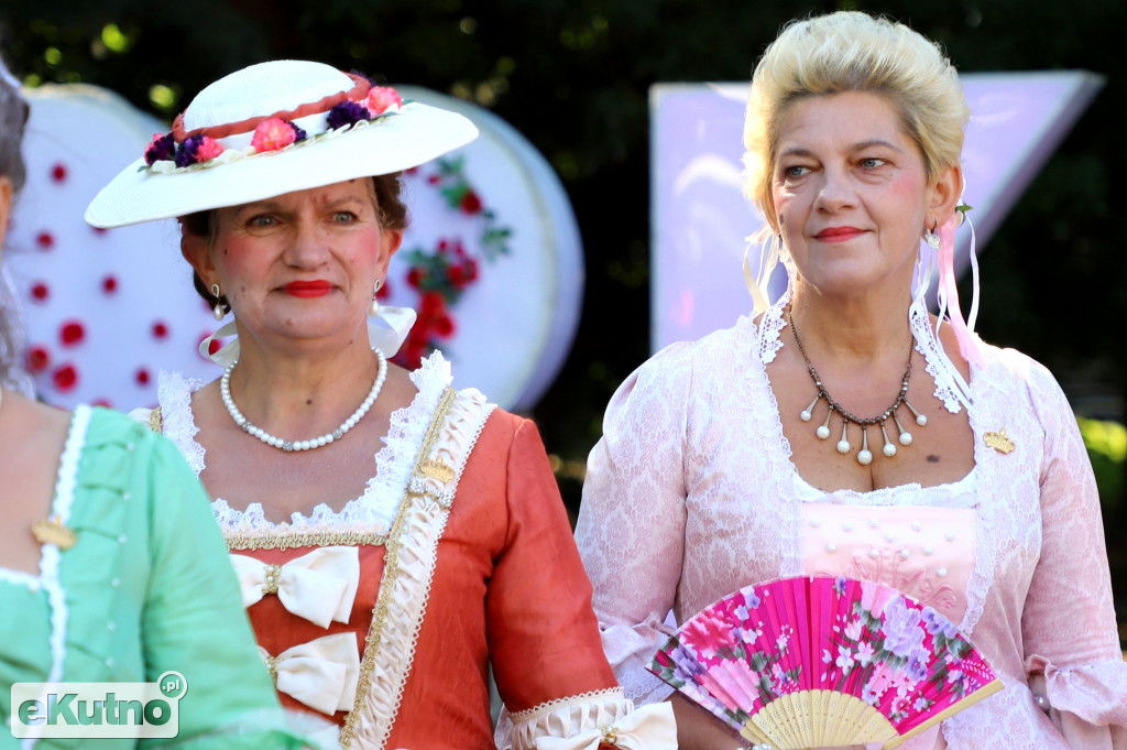 Niedziela rano na Święcie Róży