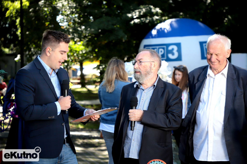 Niedziela rano na Święcie Róży