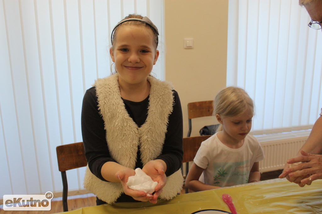 Mydełka i zimna porcelana