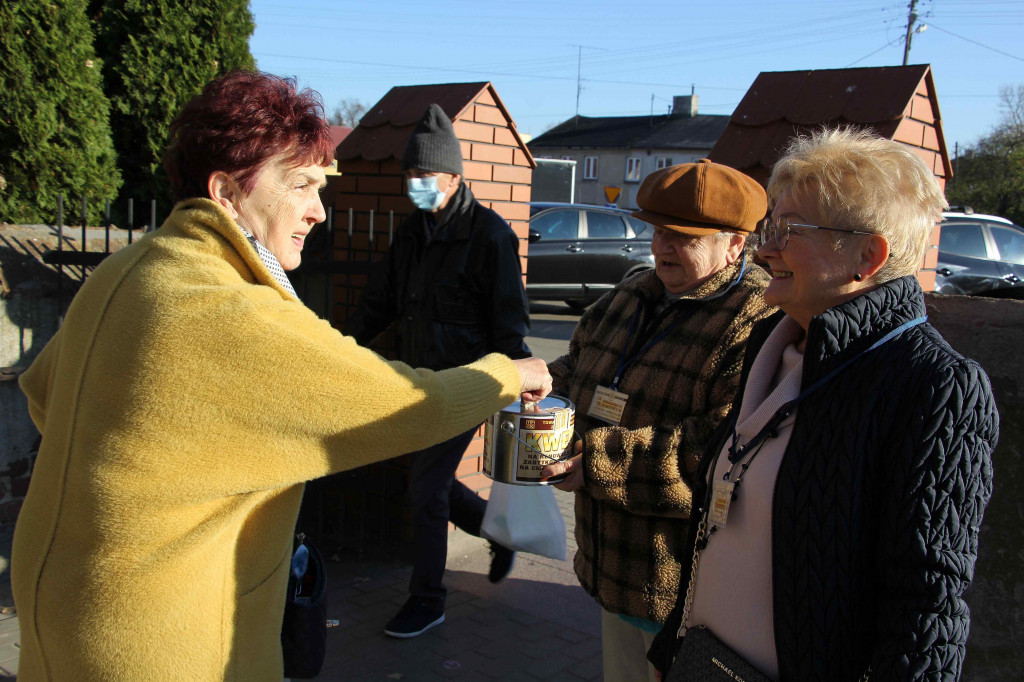 Kwesta na cmentarzu w Krośniewicach