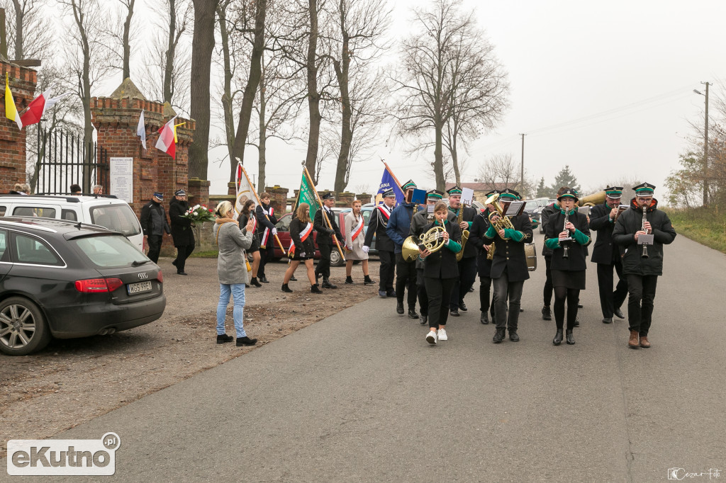 Pomnik Walczących o Niepodległość w Oporowie