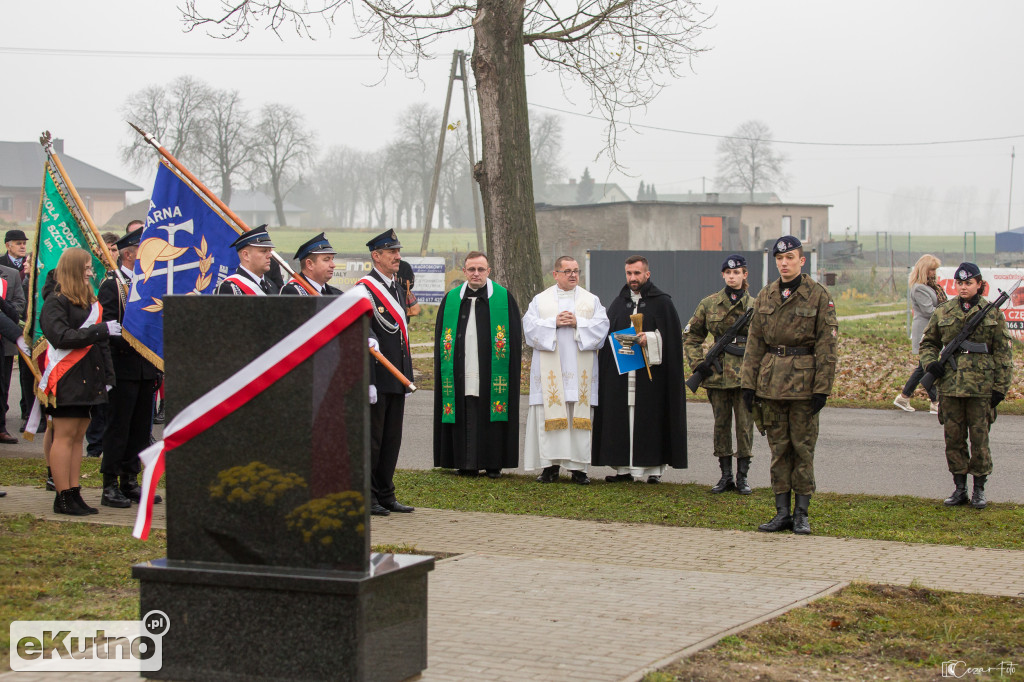 Pomnik Walczących o Niepodległość w Oporowie