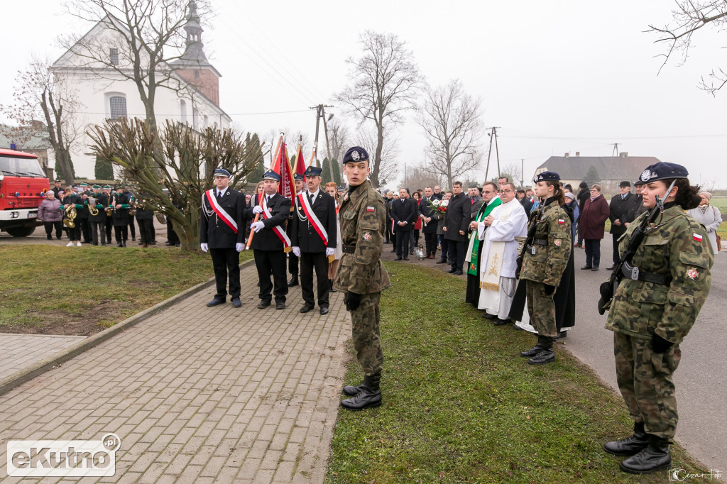 Pomnik Walczących o Niepodległość w Oporowie