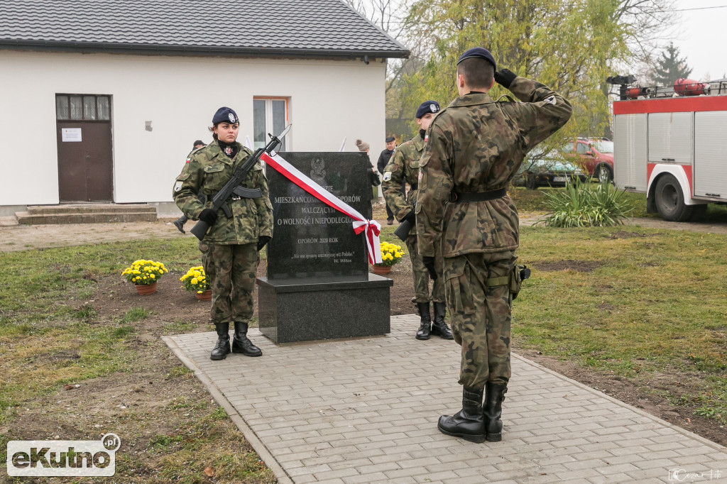 Pomnik Walczących o Niepodległość w Oporowie