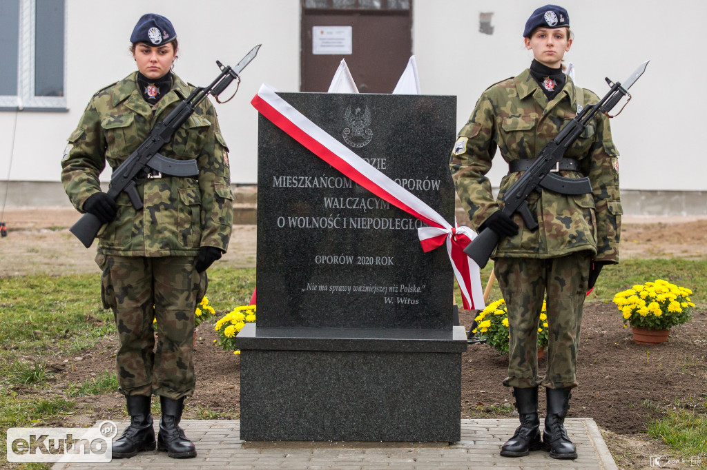 Pomnik Walczących o Niepodległość w Oporowie