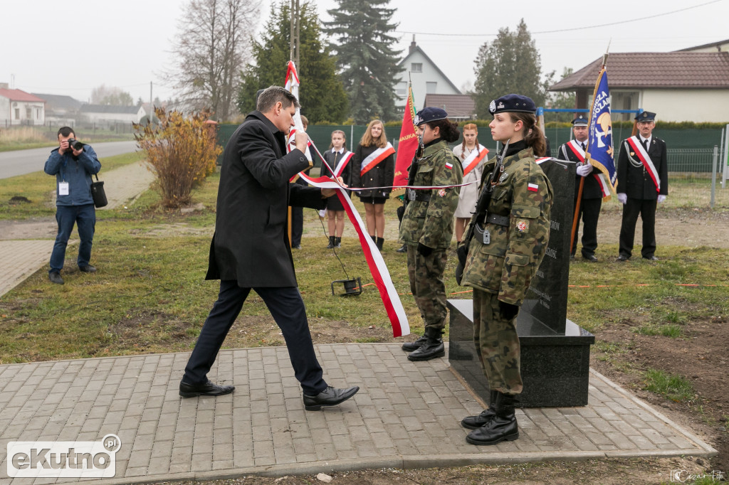 Pomnik Walczących o Niepodległość w Oporowie