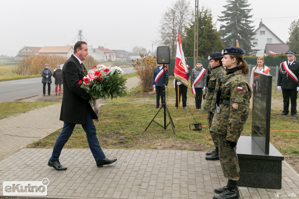 Pomnik Walczących o Niepodległość w Oporowie