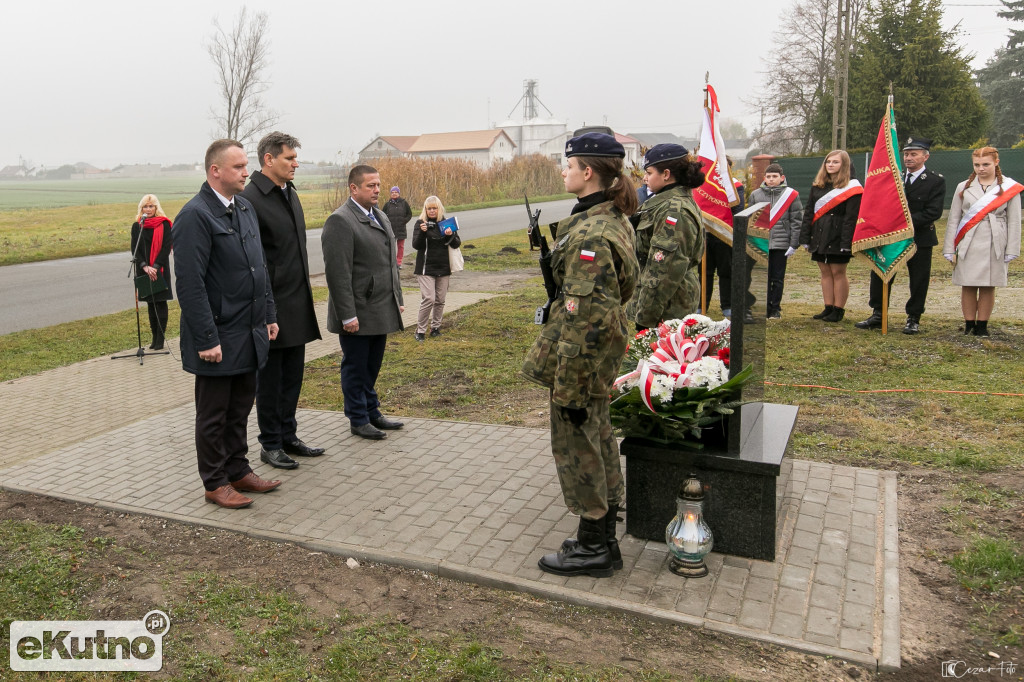 Pomnik Walczących o Niepodległość w Oporowie