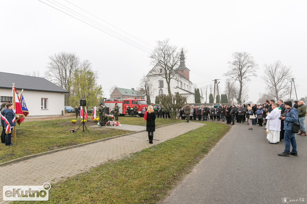 Pomnik Walczących o Niepodległość w Oporowie