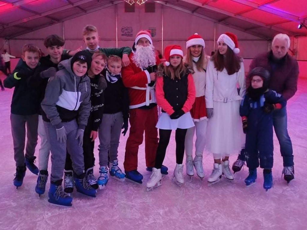 Święty Mikołaj na  Lodowisku
