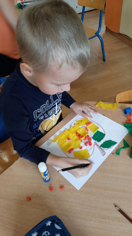 Przygody przedszkolaków z darami Froebla