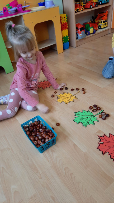 Przygody przedszkolaków z darami Froebla