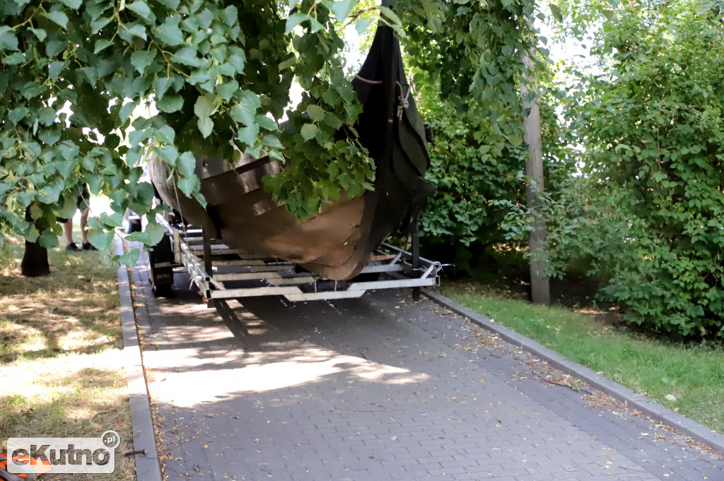 Wikińskie rejsy po stawie