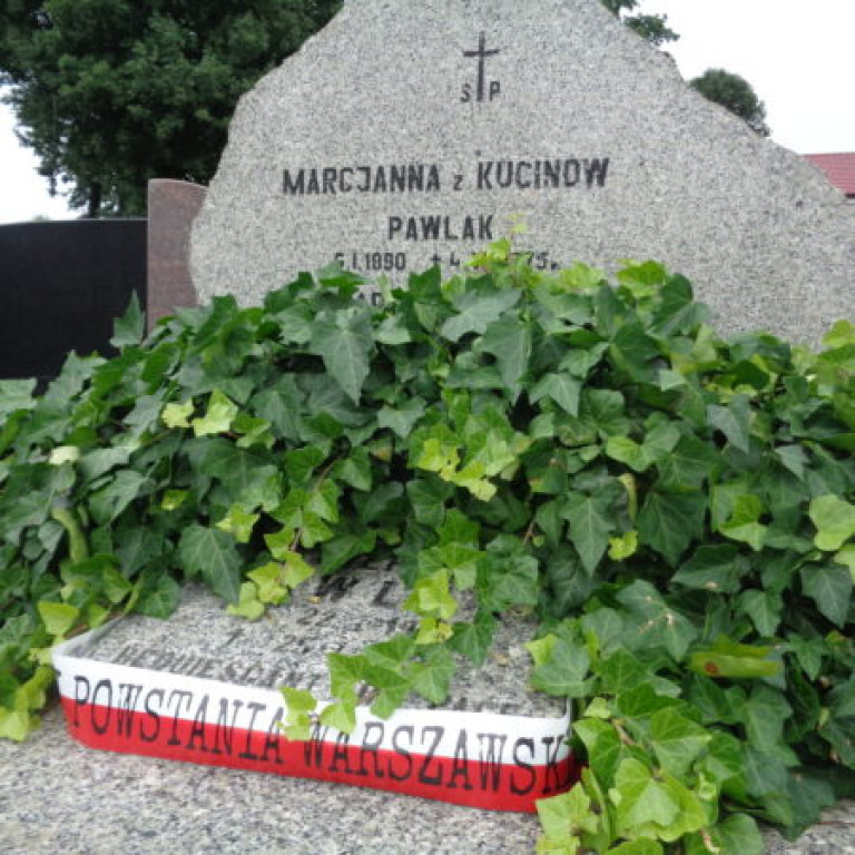 Akcja szarfowania grobów
