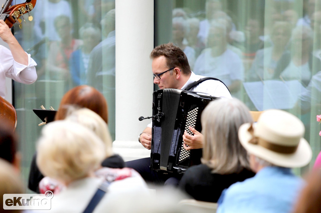 Muzyka Róż(a)na – „Złamana klasyka”