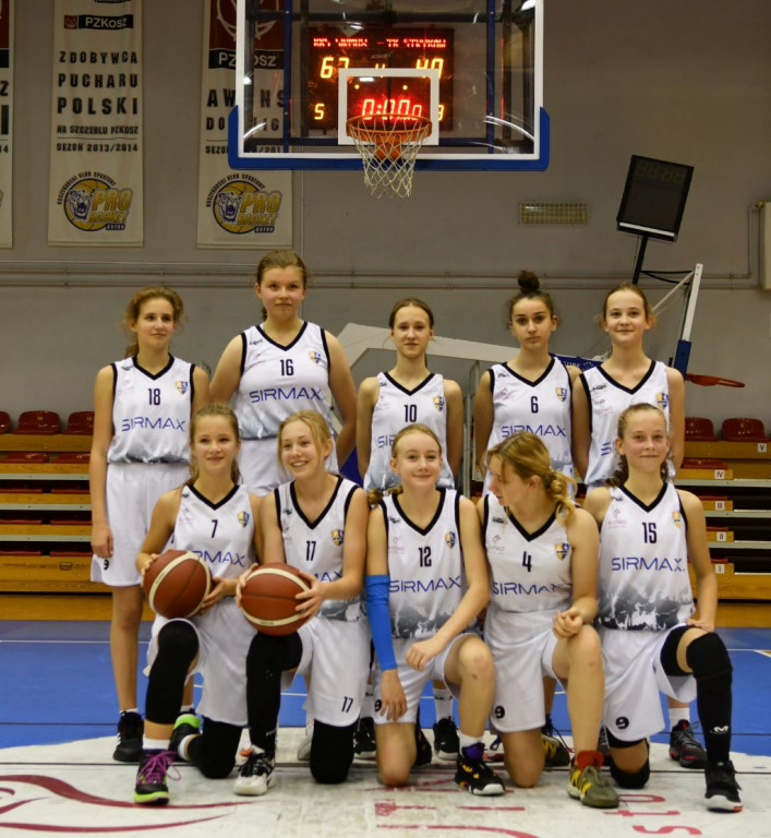 Udany start koszykarek