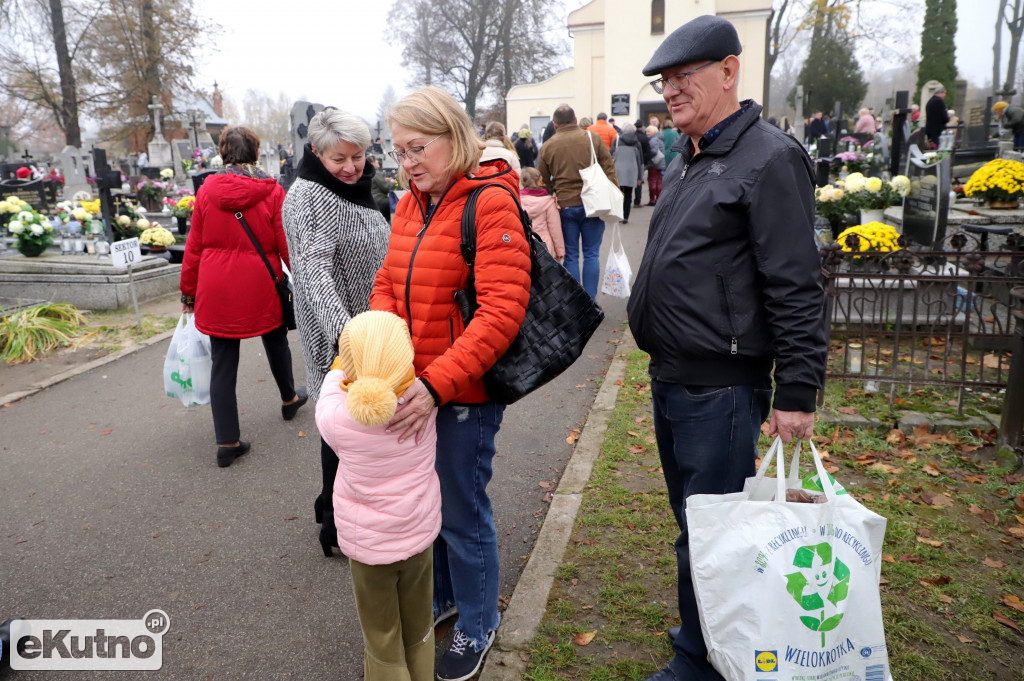 Wszystkich Świętych na Cmentarzu Parafialnym w Kutnie.