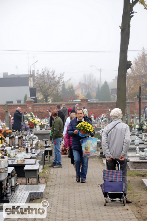 Wszystkich Świętych na Cmentarzu Parafialnym w Kutnie.
