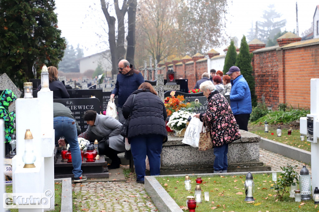 Wszystkich Świętych na Cmentarzu Parafialnym w Kutnie.