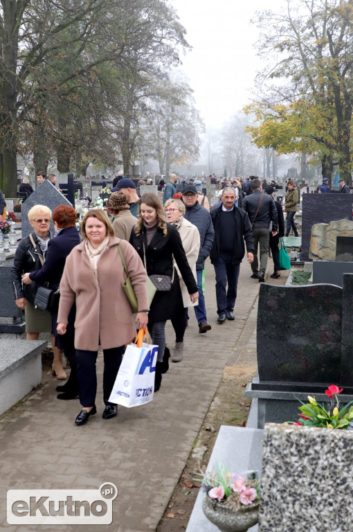Wszystkich Świętych na Cmentarzu Parafialnym w Kutnie.
