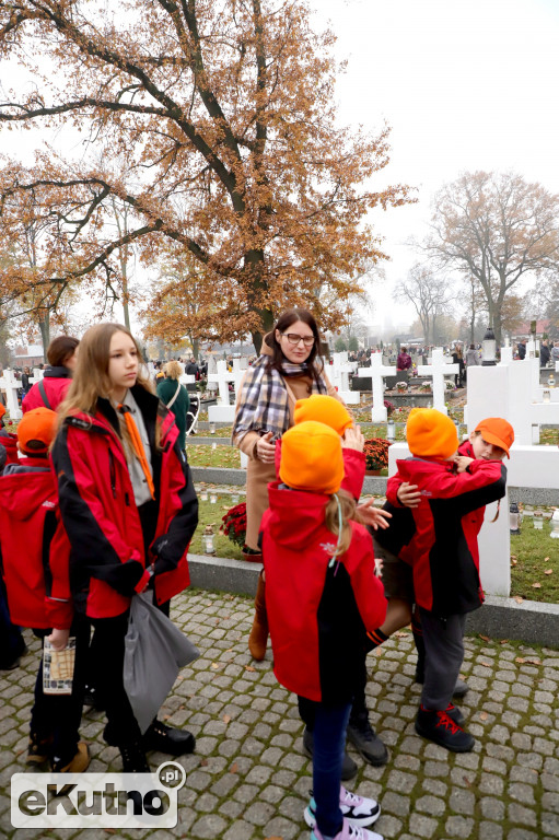 Wszystkich Świętych na Cmentarzu Parafialnym w Kutnie.