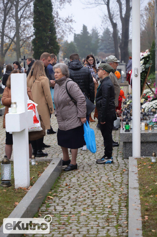 Wszystkich Świętych na Cmentarzu Parafialnym w Kutnie.