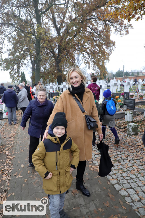 Wszystkich Świętych na Cmentarzu Parafialnym w Kutnie.