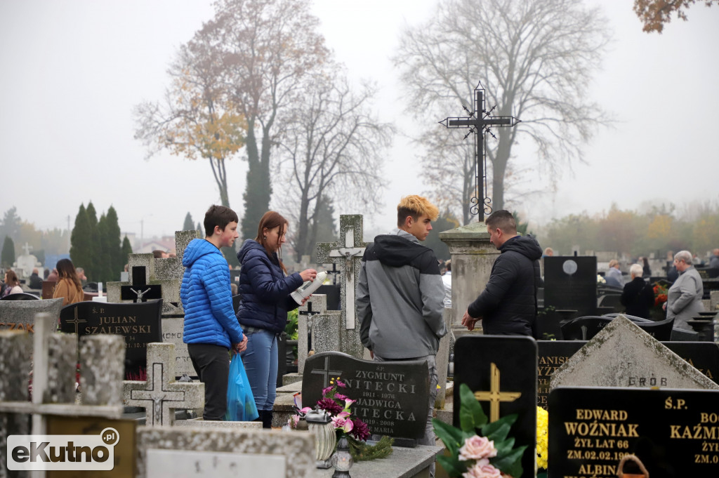 Wszystkich Świętych na Cmentarzu Parafialnym w Kutnie.