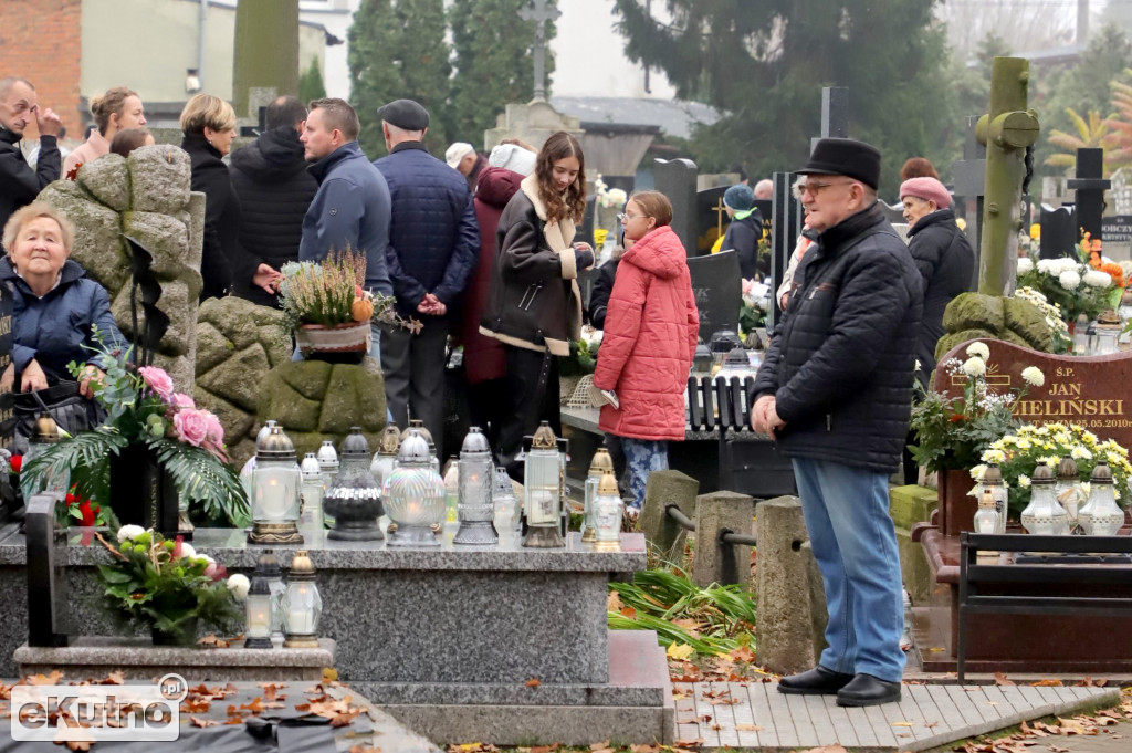 Wszystkich Świętych na Cmentarzu Parafialnym w Kutnie.