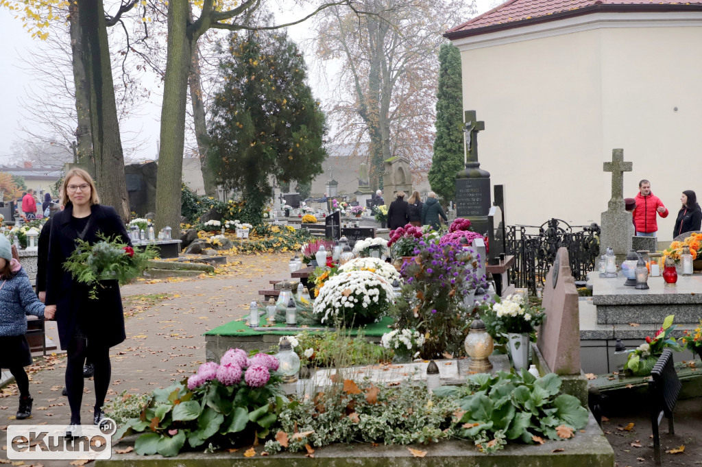 Wszystkich Świętych na Cmentarzu Parafialnym w Kutnie.