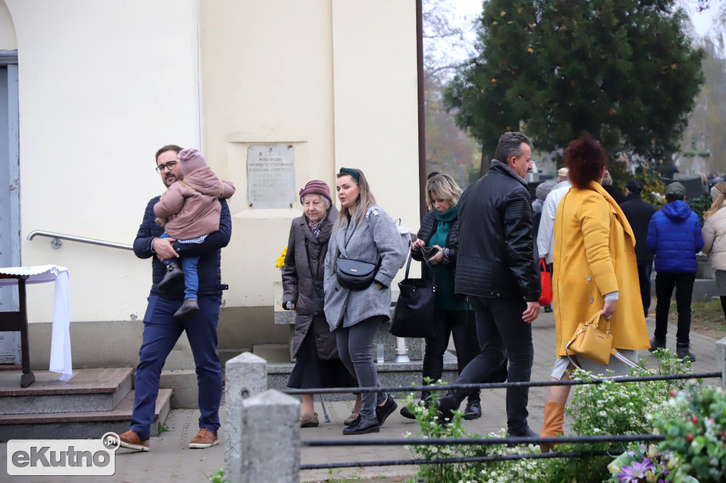 Wszystkich Świętych na Cmentarzu Parafialnym w Kutnie.